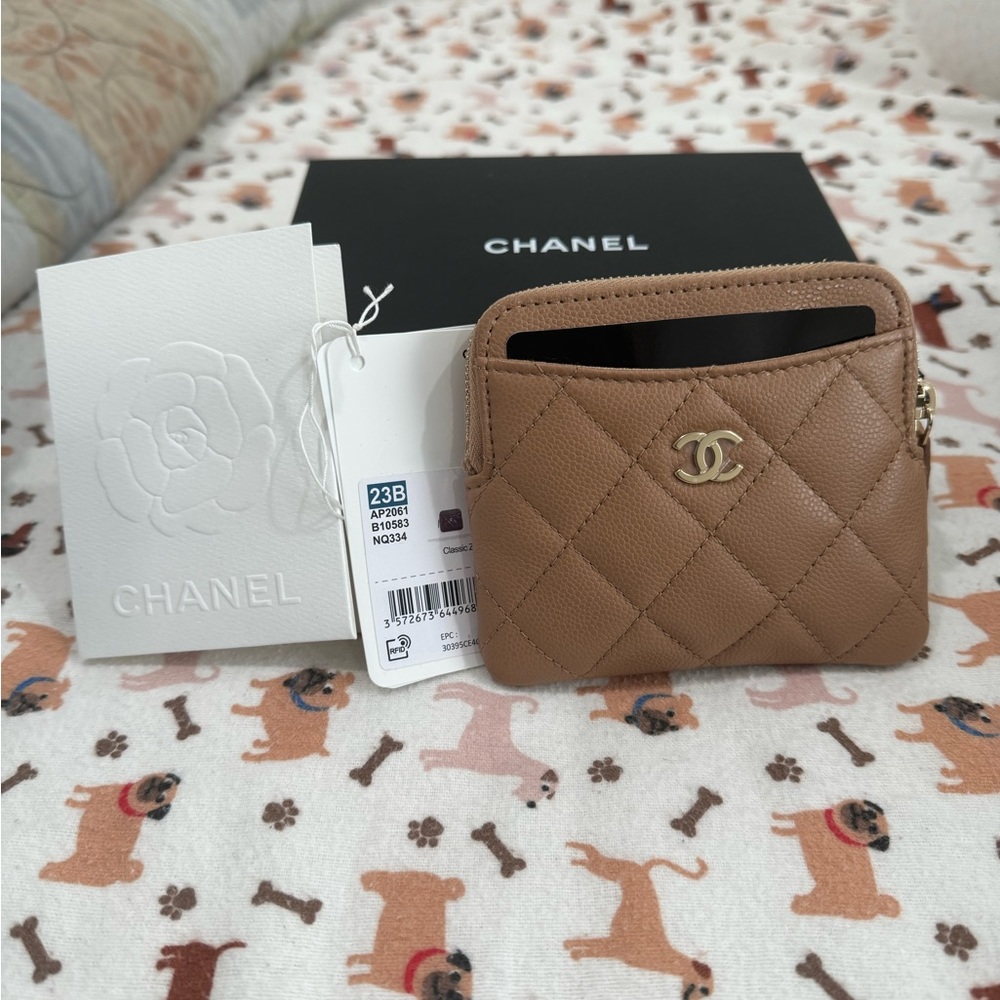 🔴SOLD🔴 Chanel 23B Dark Beige Zipped Card Holder